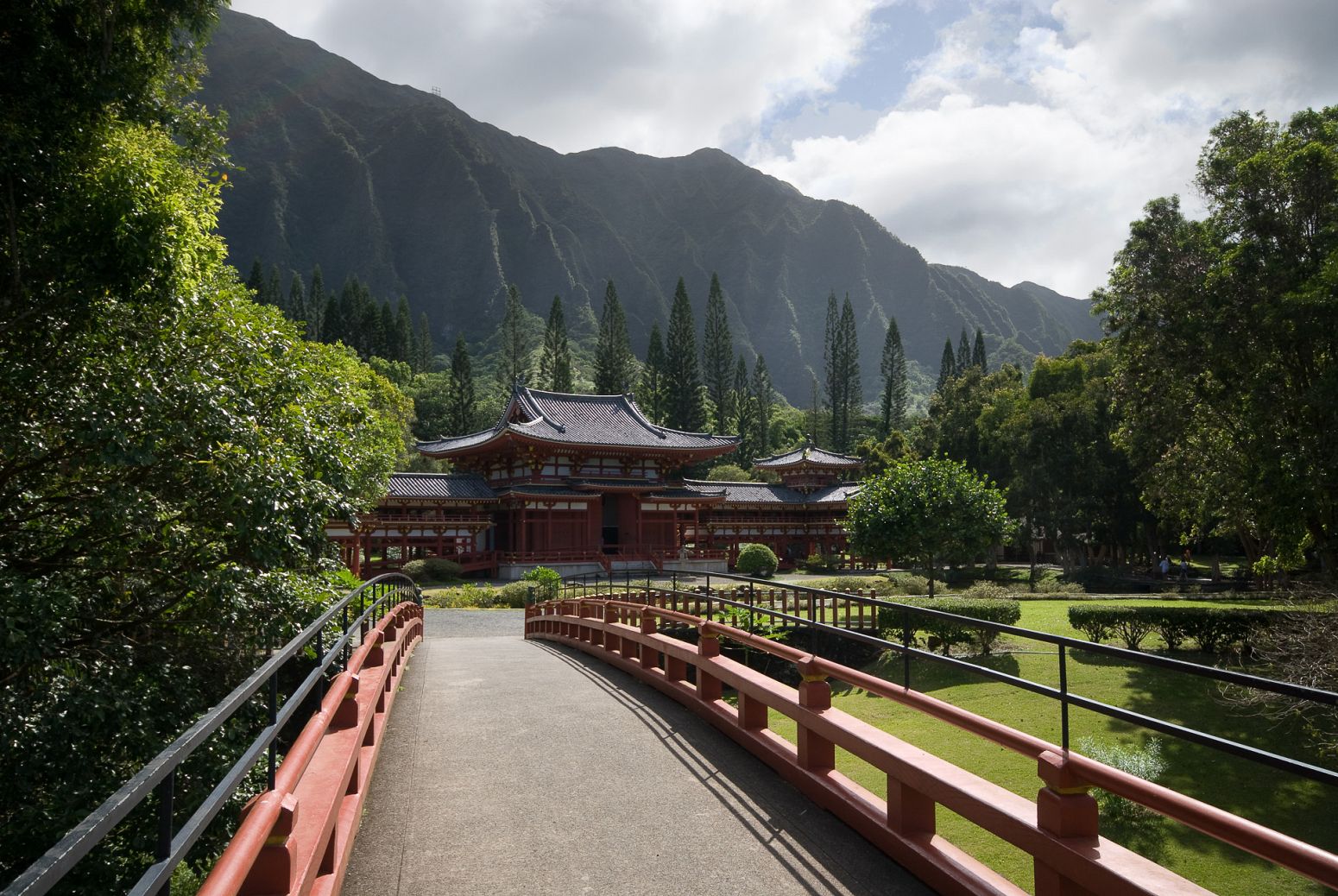 The Byodo-In Temple, Kaneohe, Hawaii, USA